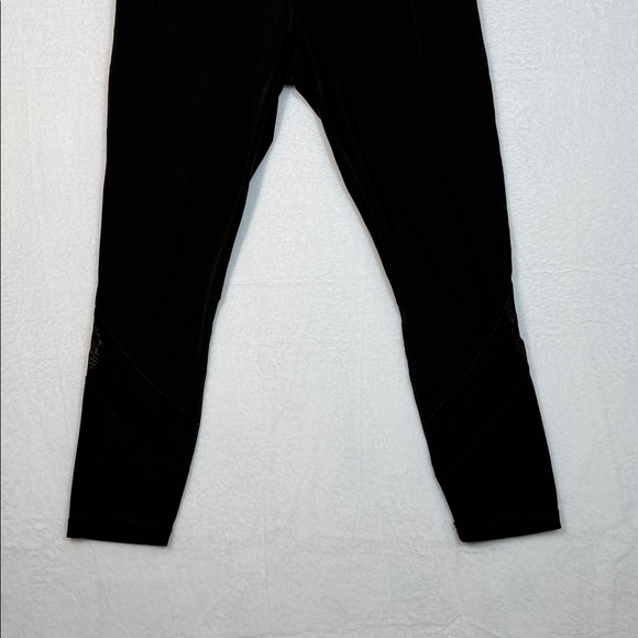 Athleta Women’s Black Mesh Salutation Leggings size Medium with pockets - Picture 7 of 8